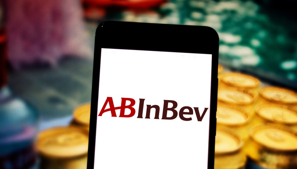 AB InBev tem queda de 33% no lucro do 4º trimestre; nos EUA, cervejaria evita greve