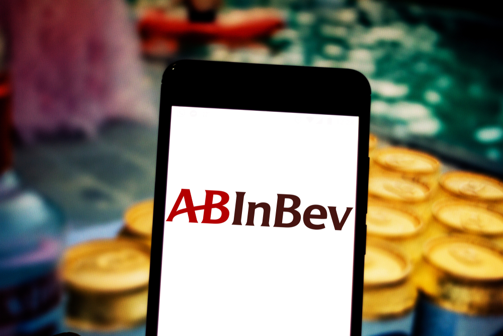 AB InBev tem queda de 33% no lucro do 4º trimestre; nos EUA, cervejaria evita greve