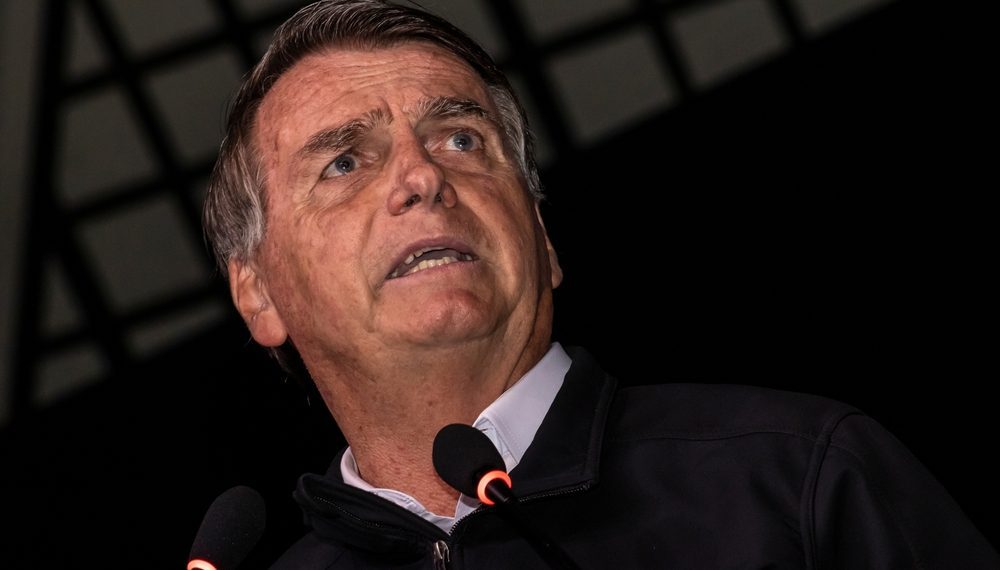 Ordem do STF determina que Bolsonaro entregue passaporte à Justiça