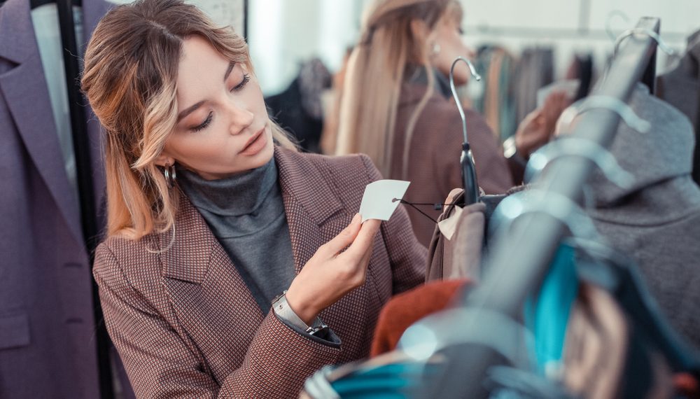 Para 66% dos brasileiros, preço é fator decisivo na compra de roupas e sapatos