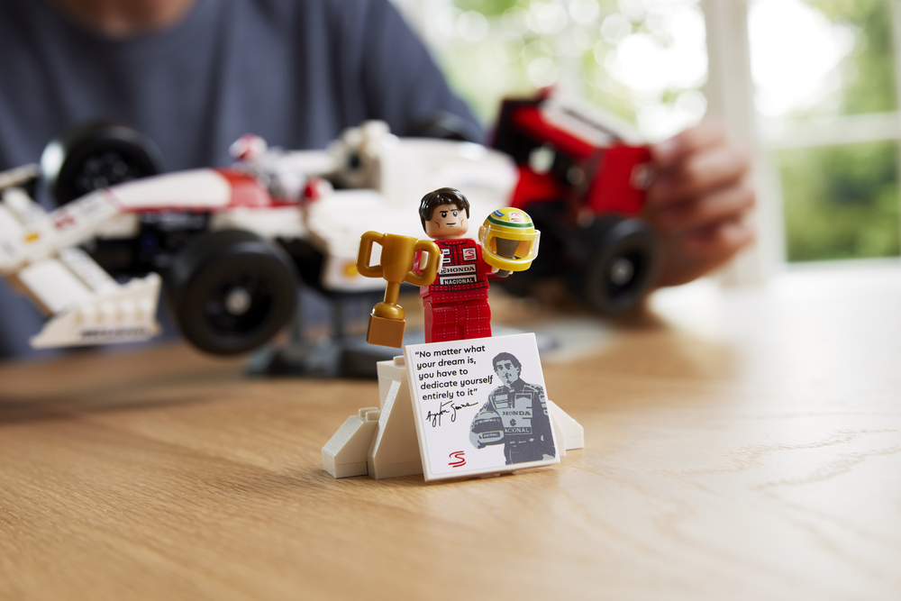 Senna Brands e Lego lançam modelo inédito de McLaren pilotada por Ayrton Senna