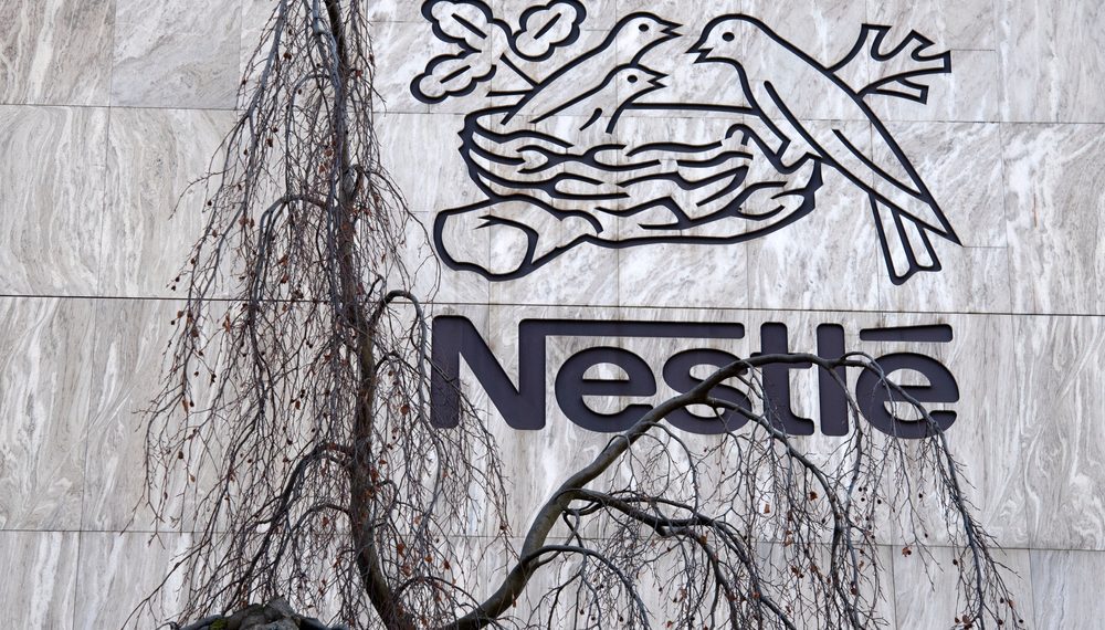 Nestlé é denunciada por descumprimento das regras de aplicação da lupa em produto