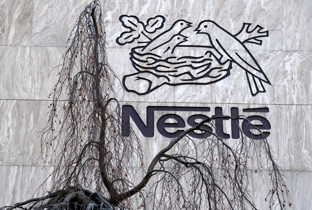 Nestlé é denunciada por descumprimento das regras de aplicação da lupa em produto