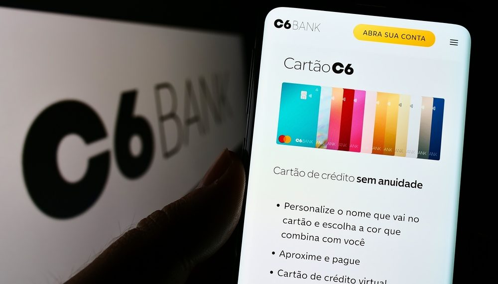 C6 zera anuidade e taxa de manutenção de conta para investimentos em dólar