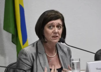 Magda Chambriard estreia na Petrobras com petroleiros em estado de greve e manifestação