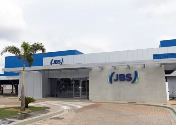 JBS anuncia doação de mil toneladas de proteína para vítimas das chuvas no RS