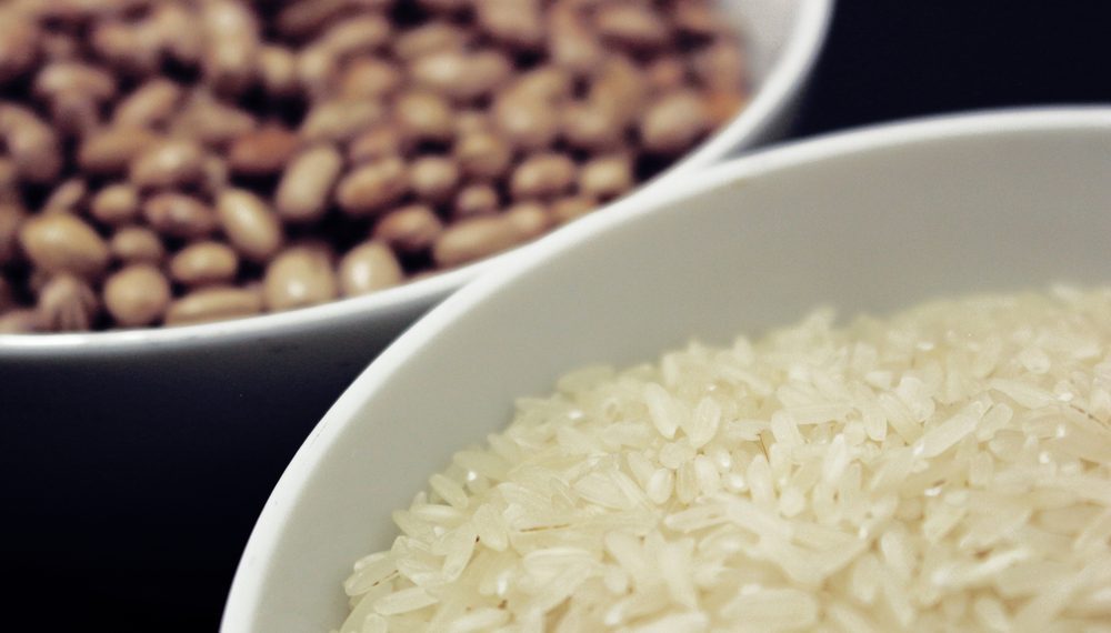 Indisponibilidade de produtos volta a crescer em maio, enquanto preços de arroz e café disparam no mercado