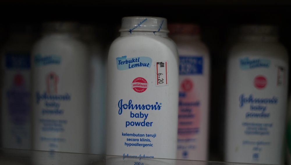 Johnson & Johnson avalia acordo de US$ 6,5 bilhões para encerrar processos de câncer no ovário