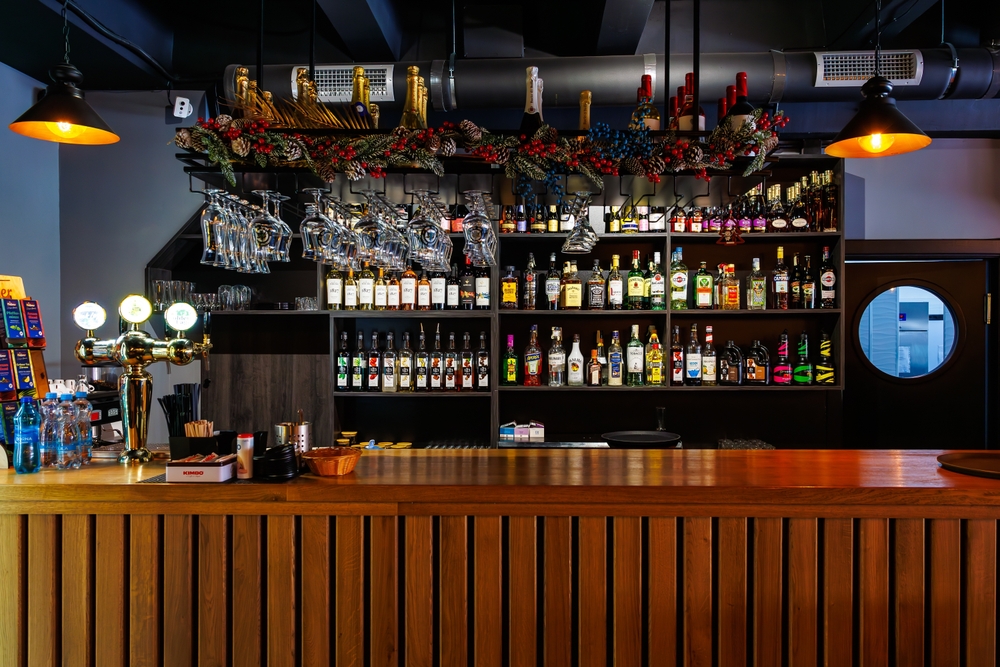 Quase metade dos brasileiros visita bares e restaurantes uma vez por semana
