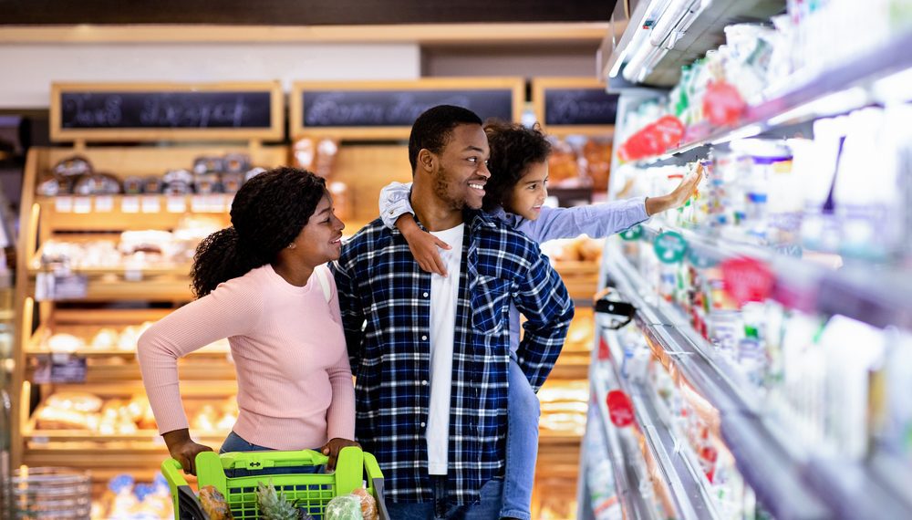 Intenção de consumo das famílias cresce pelo terceiro mês