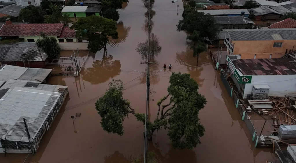 Empresas afetadas pela tragédia no Rio Grande do Sul poderão solicitar crédito em uma das linhas especiais da instituição a partir desta terça-feira, 11.