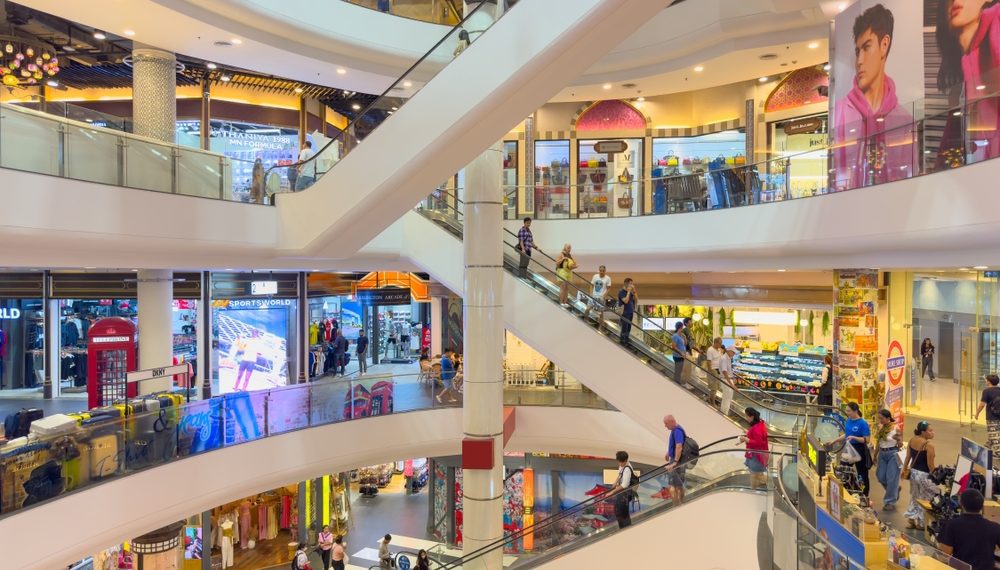 Fluxo de visitas a lojas físicas de shopping center crescem 10% no mês de junho