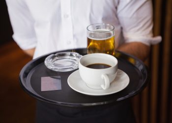Cafezinho e bebidas alcoólicas impulsionam inflação em restaurantes em junho