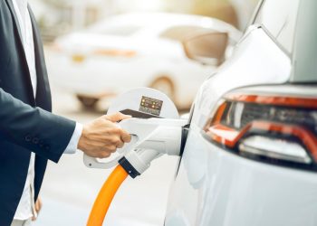 Huawei lança no Brasil carregadores elétricos capazes de carregar veículos em 5 minutos