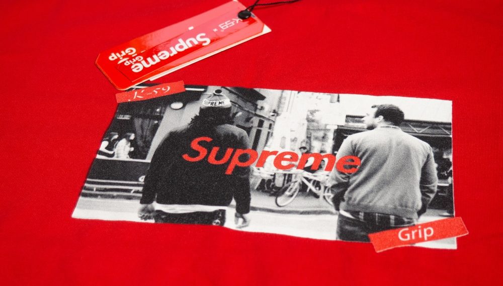 Dona de Ray-Ban e Oakley compra grife de streetwear Supreme por US$ 1,5 bilhão