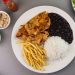 Refeição à la carte é 158% mais cara do que prato comercial no Brasil