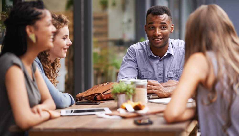 Aumento do preço do almoço fora de casa supera o do salário mínimo nos últimos 5 anos