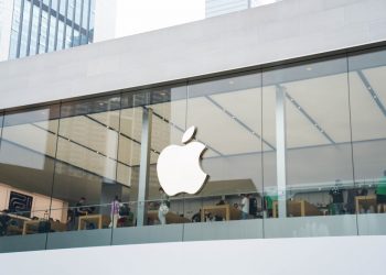 Apple adiará lançamento de parte de recursos na UE e cita 'obstáculos regulatórios'