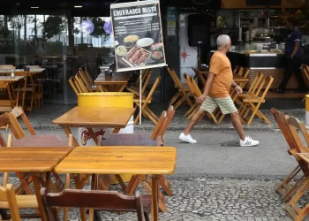 Economia Serviços não financeiros tiveram recorde de ocupação em 2022
