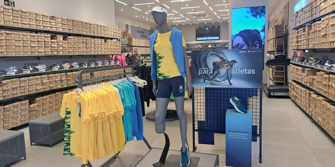 Asics é a primeira marca esportiva no Brasil a vender apenas um pé de tênis para pessoas com deficiência