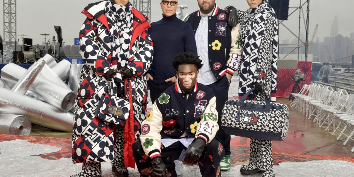 NRF elege o estilista americano Tommy Hilfiger como o "visionário de 2025"