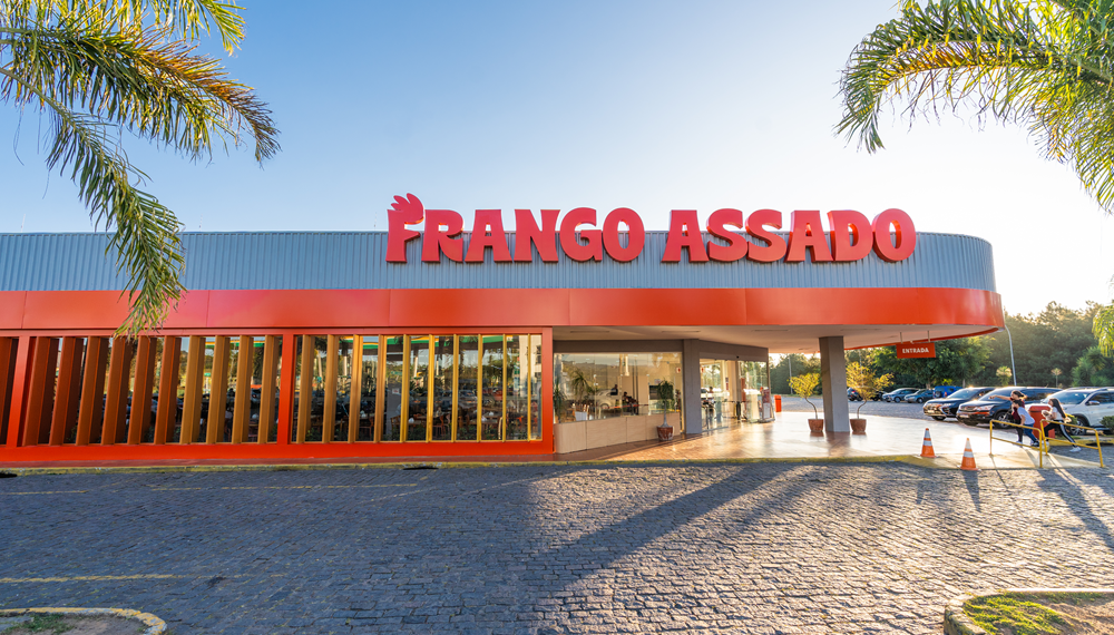 Frango Assado reformula lojas para atrair clientes e planeja expansão nas rodovias de São Paulo