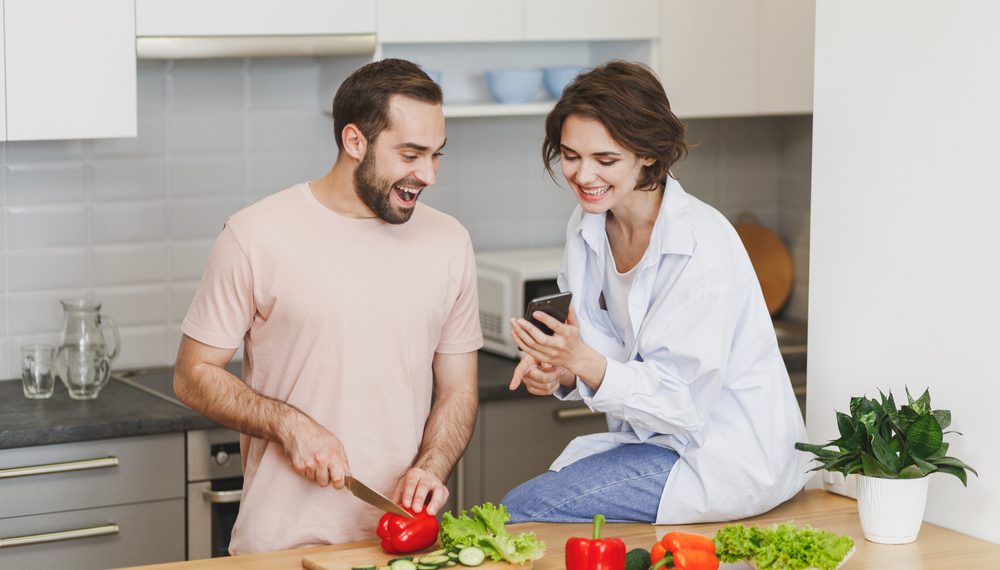 Brasileiros são os que mais fazem refeições principais e gastam mais tempo na cozinha