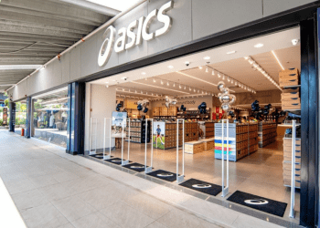 Asics reforça presença em São Paulo com nova loja no Outlet Premium Imigrantes