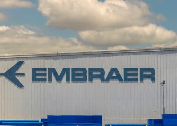 Embraer e PTDI, da Indonésia, assinam memorando para avaliar parcerias na aviação comercial