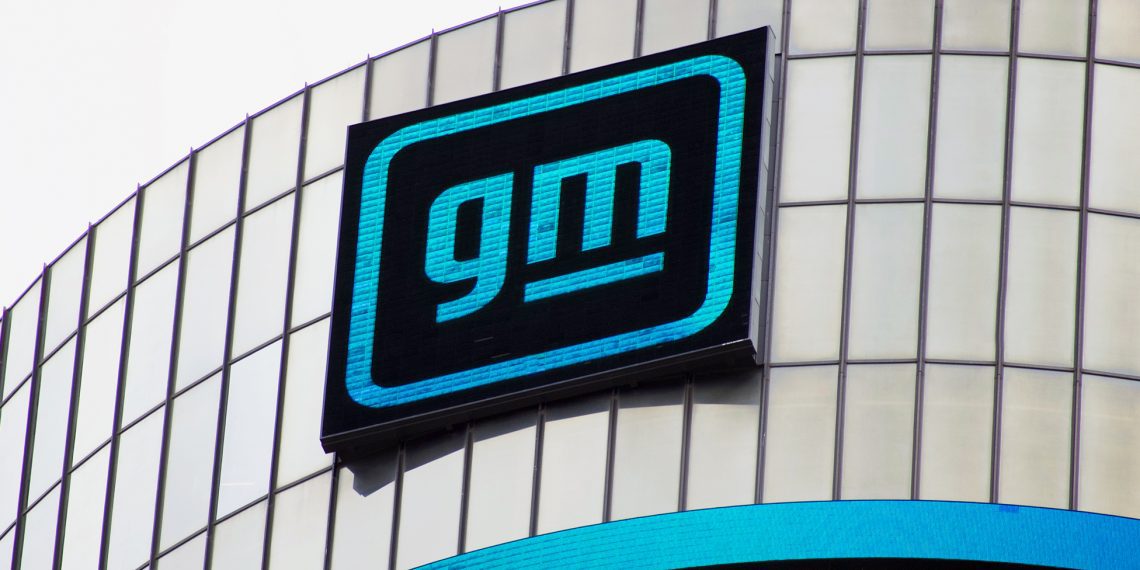 GM demite cerca de 1.000 funcionários para cortar custos e tentar competir em mercado 'lotado'