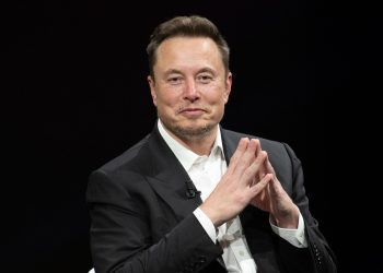 Bônus que transforma Musk no primeiro trilionário do mundo é aprovado por investidores da Tesla