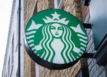 Starbucks voltará a ter expansão no Brasil em 2025, revela Mubadala, gestora da Zamp