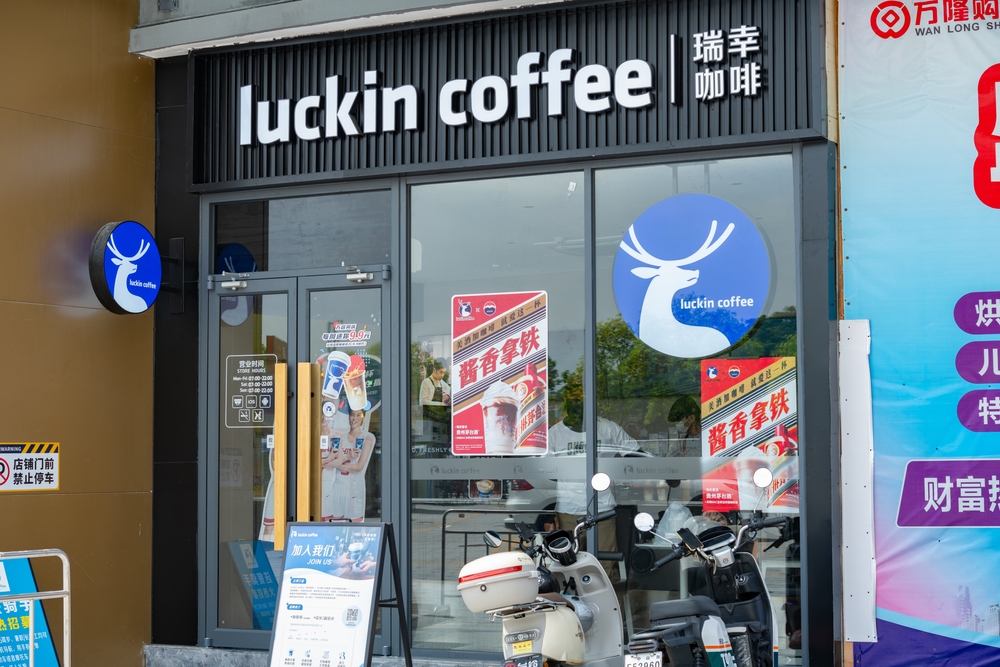 Luckin Coffee, rede de cafeterias da China, vai comprar 240 mil toneladas de café do Brasil