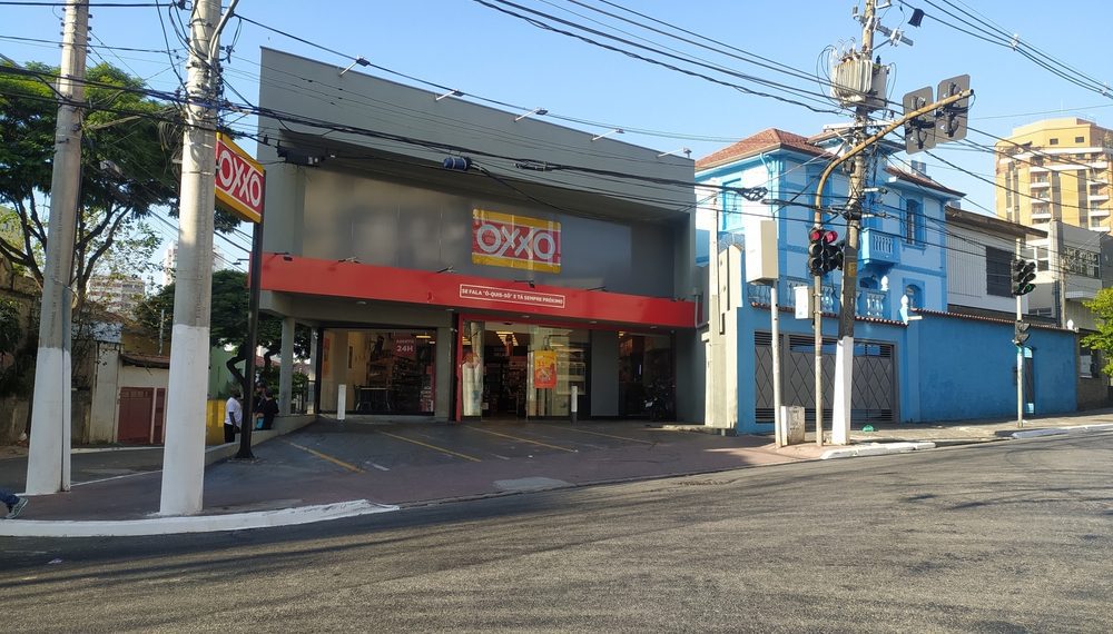 Controladora do Oxxo avalia vender sua participação na rede