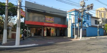 Controladora do Oxxo avalia vender sua participação na rede