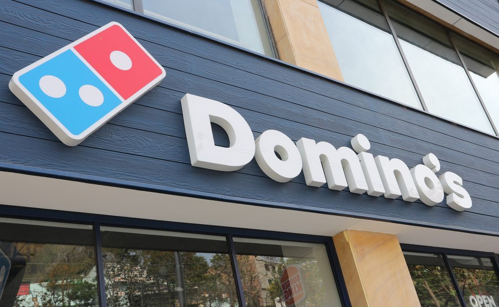 Domino’s Pizza lança novos formatos de franquia mirando expansão no Brasil