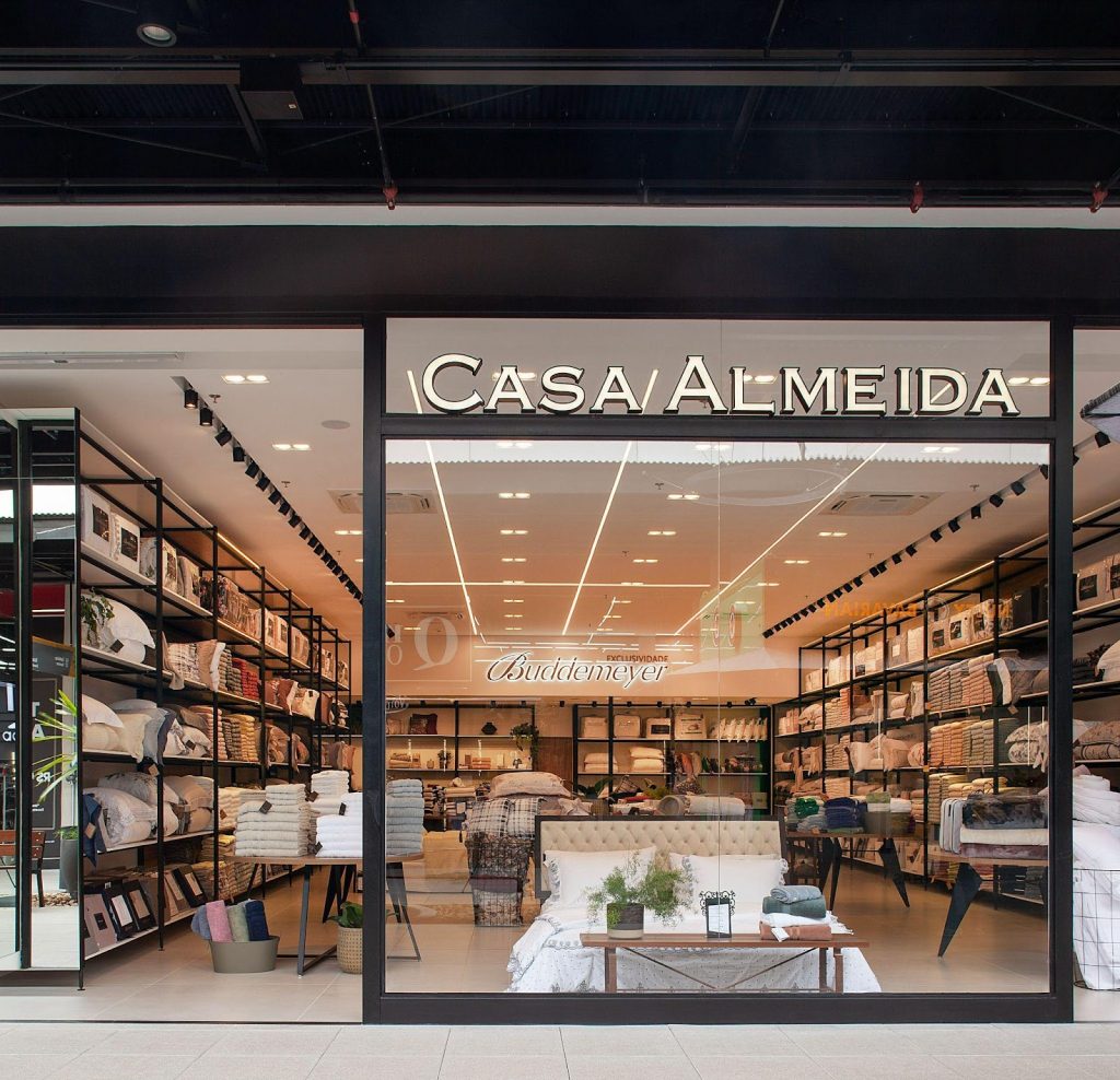 Casa Almeida aposta em outlets para expandir sua marca no segmento premium