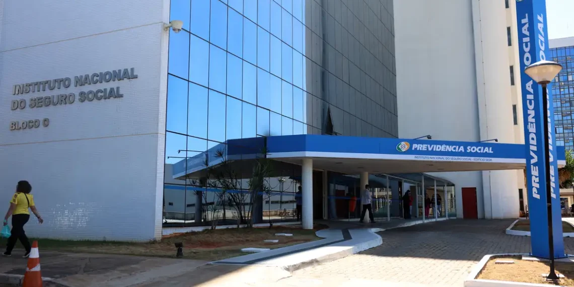 INSS: 13º antecipado injetará R$ 73,3 bi na economia; veja calendário