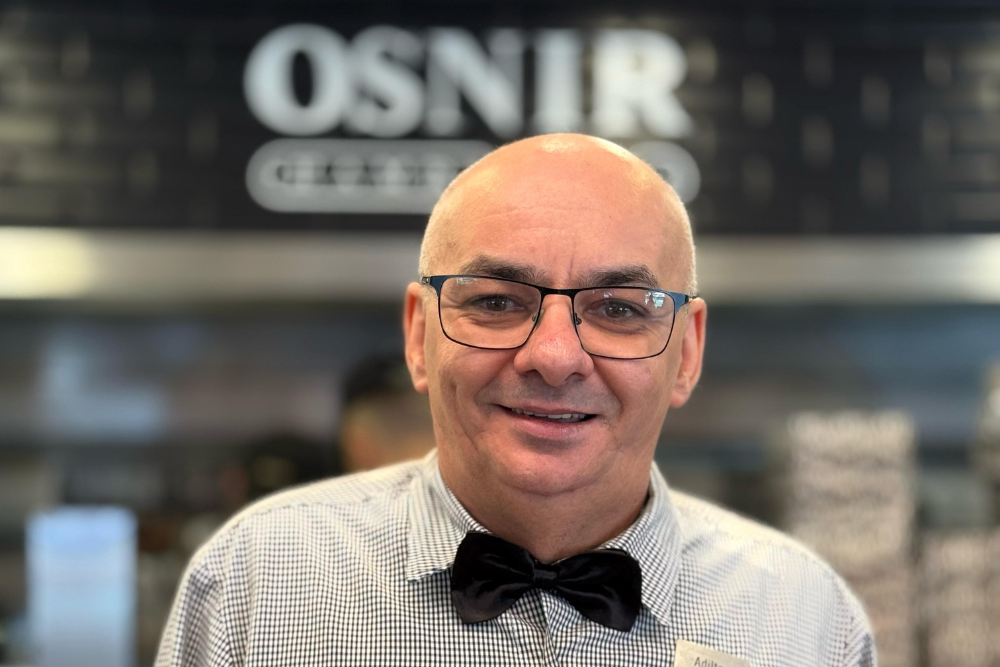 Osnir Hamburger abre vagas para profissionais 50+ no mercado de trabalho
