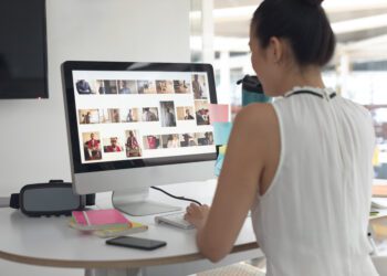 Durante anos o varejo discutiu o omnichannel quase sempre como sinônimo de digitalizar a loja física. Porém, pouco se falou sobre o movimento inverso: levar para a loja online a empatia, a experiência e a inspiração que tornam a venda presencial tão especial.