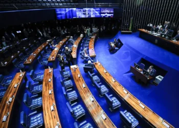 Senado segue Câmara e também derruba decreto do IOF