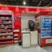 Rede de drogarias aposta em conveniência com vending machine e honest market