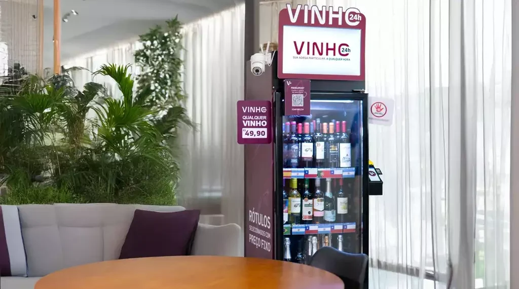 Com modelo 100% remoto, Vinho24h acelera expansão de adegas em condomínios