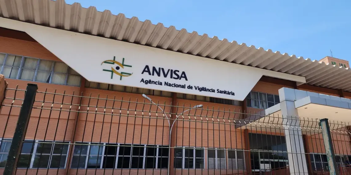 Anvisa proíbe comercialização de medicamentos e complemento alimentar