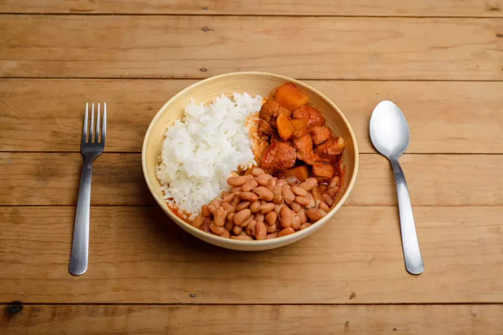 Consumo de arroz com feijão cai; pratos prontos ganham espaço