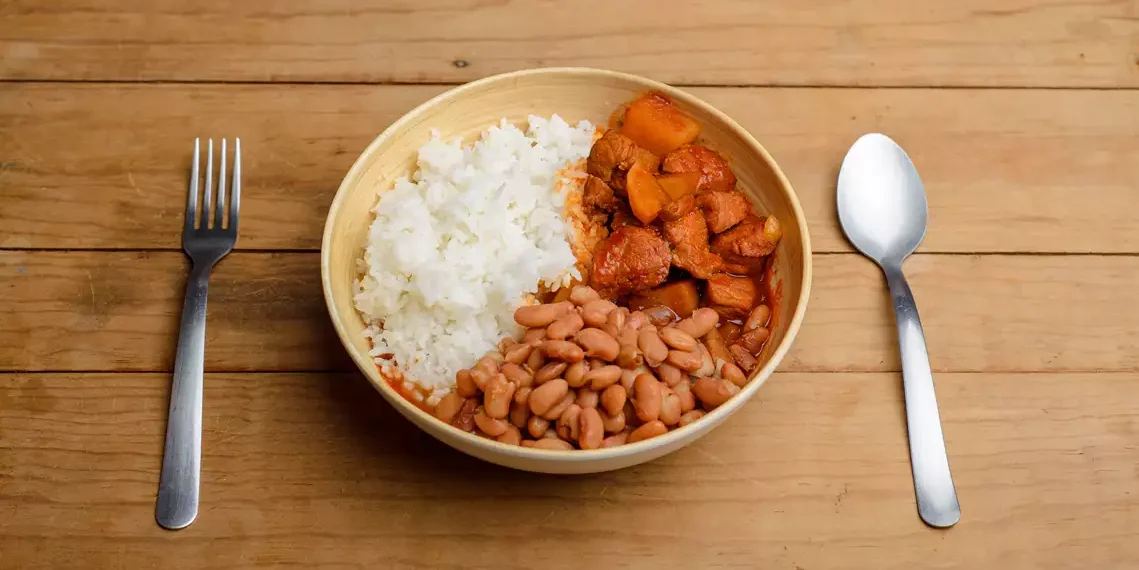 Consumo de arroz com feijão cai; pratos prontos ganham espaço