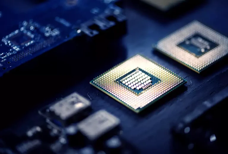 EUA suspendem parte das restrições sobre exportações de software de chips da China