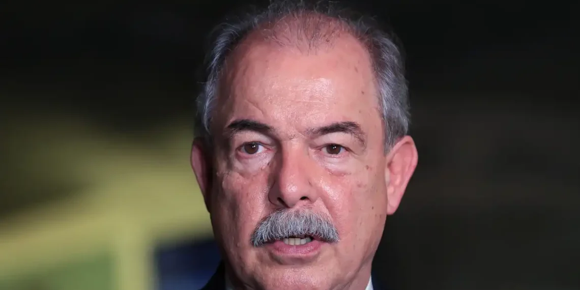 Tarifaço: BNDES vai “entrar forte” no apoio a empresas, diz Mercadante
