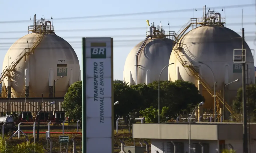 Federações se dividem sobre futuro da greve na Petrobras