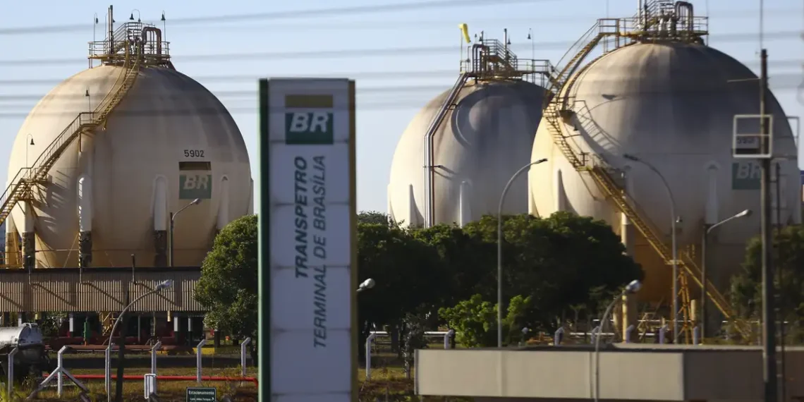 Federações se dividem sobre futuro da greve na Petrobras